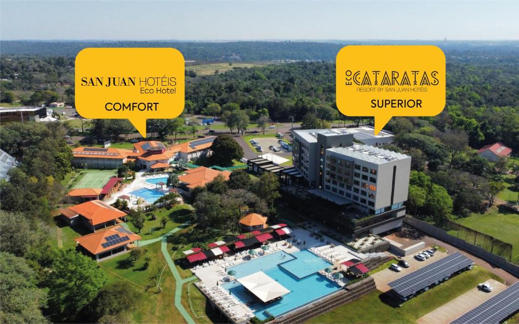 eine Luftansicht eines Gebäudes mit einem Resort in der Unterkunft Complexo Eco Cataratas Resort in Foz do Iguaçu