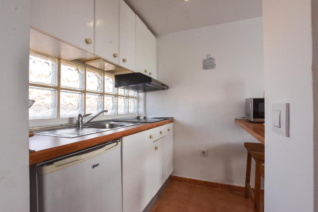 A kitchen or kitchenette at Book Jet - Costa Calma Sun & Pool