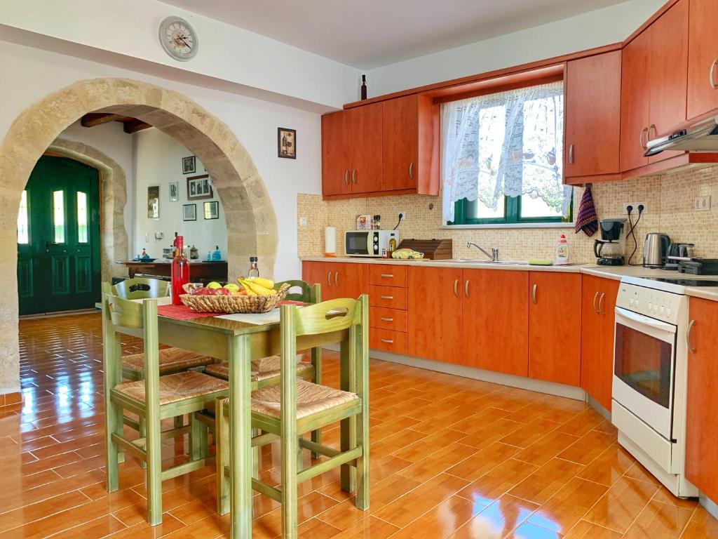 Kuchyň nebo kuchyňský kout v ubytování Evaggelias Home Gavalochori