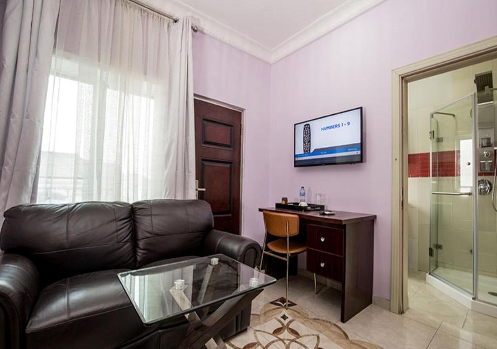 TV a/nebo společenská místnost v ubytování Medallion Hotels