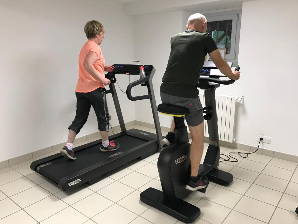 Fitness centrum a/nebo fitness zařízení v ubytování Auberge Ti'gousket