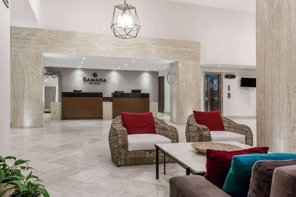 Posezení v ubytování Ramada Plaza by Wyndham Leon