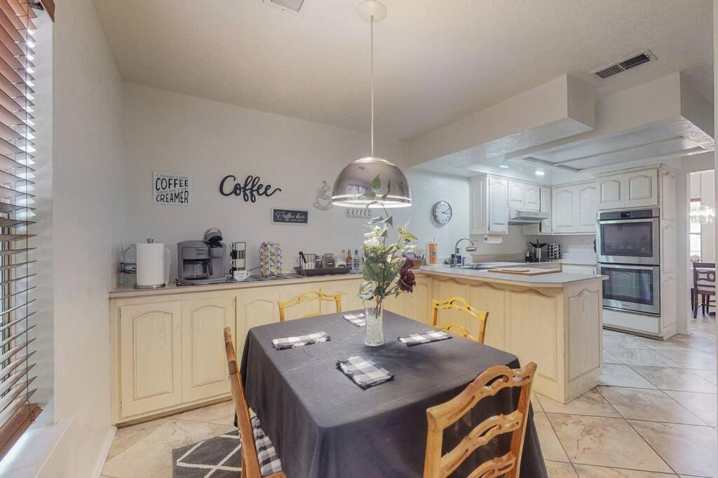 Gated Community Two Master BR Jacuzzi Tub - Housity