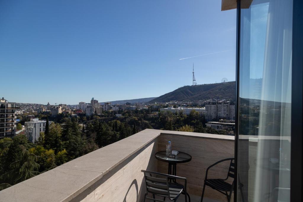 Nespecifikovaný výhled na hory nebo výhled na hory při pohledu z hotelu