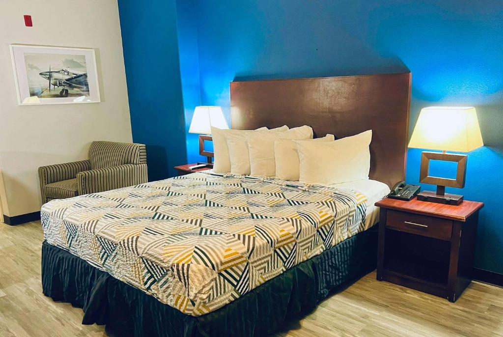 Baymont by Wyndham Ridgecrest photo