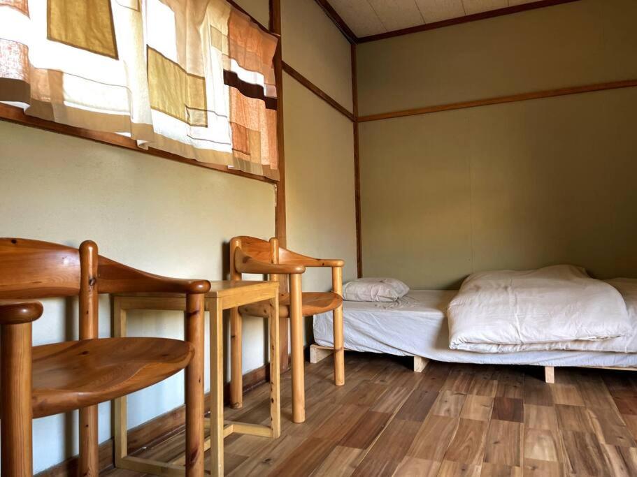 Postel nebo postele na pokoji v ubytování 平屋古民家と薪サウナ サササウナ