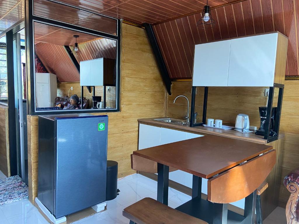 Kuchyň nebo kuchyňský kout v ubytování Villa Desa Pehkulon