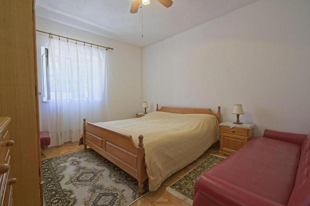 Postel nebo postele na pokoji v ubytování Apartments Lucija