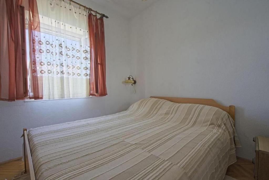 Postel nebo postele na pokoji v ubytování Apartments Lucija