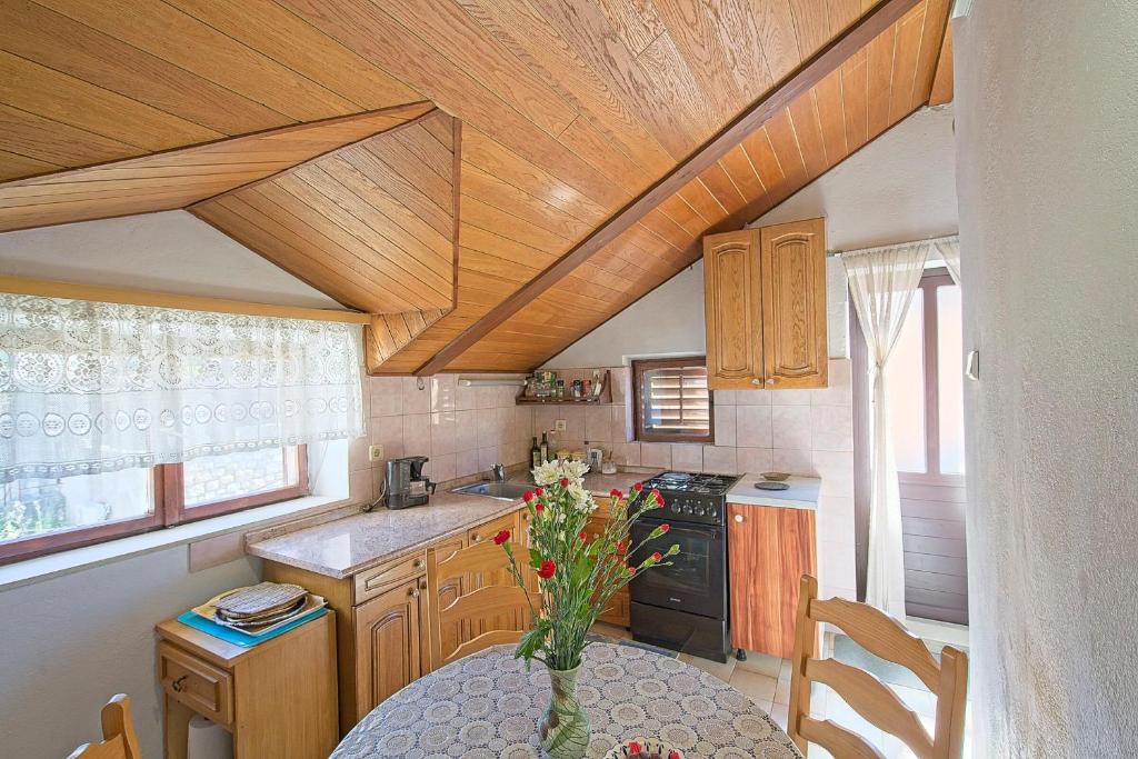 Kuchyň nebo kuchyňský kout v ubytování Apartments Lucija
