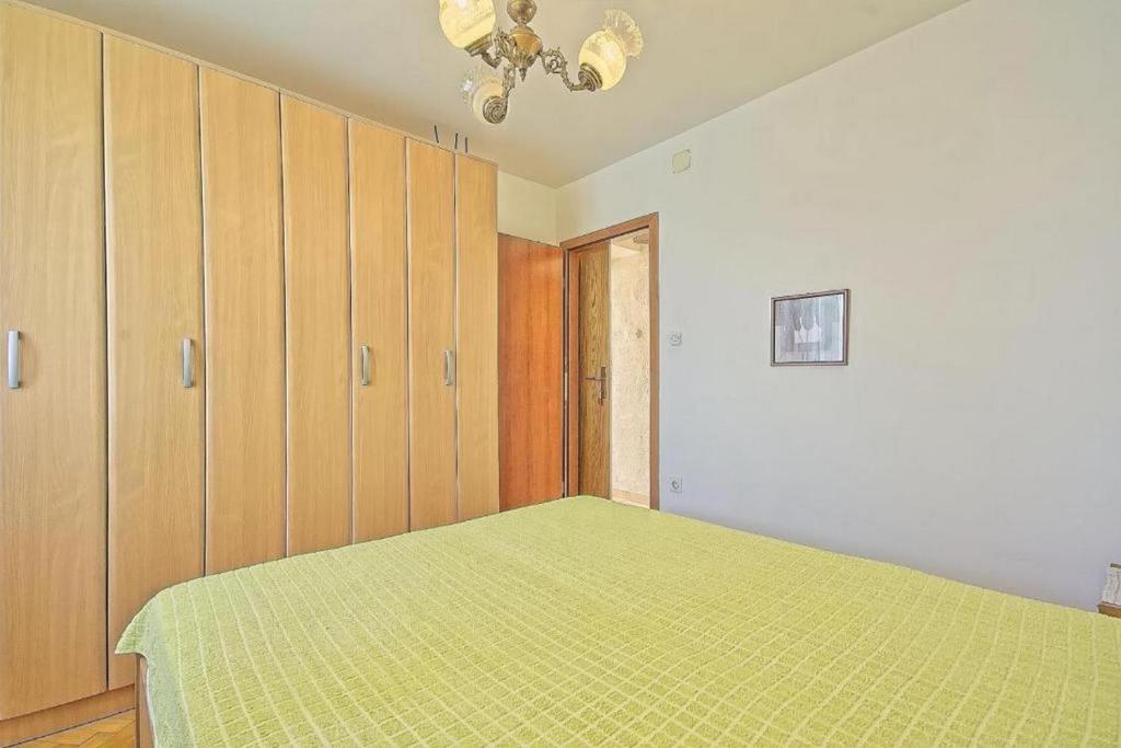 Postel nebo postele na pokoji v ubytování Apartments Lucija