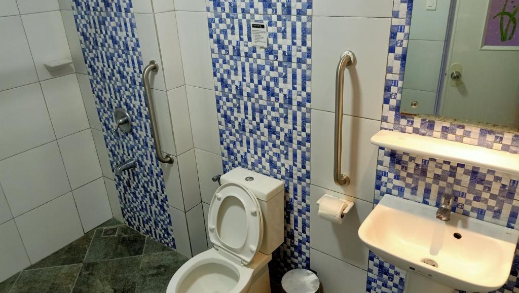 Koupelna v ubytování Answer hotel