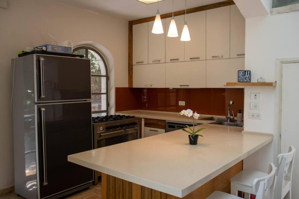 Kuchyň nebo kuchyňský kout v ubytování Cozy Heritage Home Jerusalem