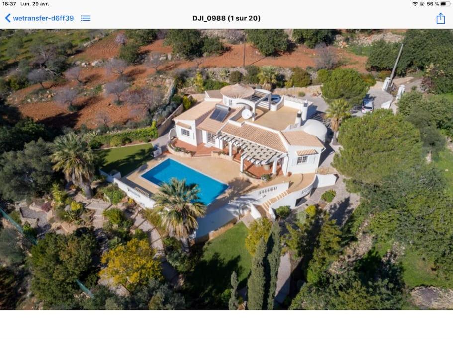Bazén v ubytování Villa Lucie vue mer avec piscine privée en Algarve.. nebo v jeho okolí