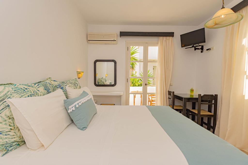 A bed or beds in a room at Studios Strouvalis