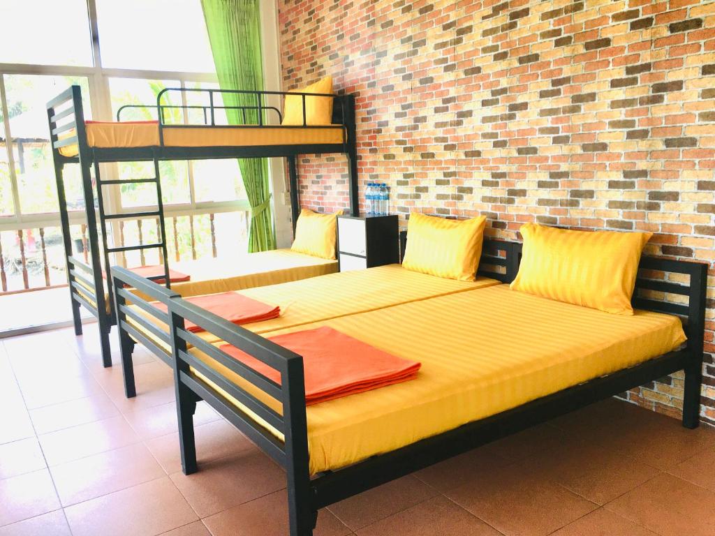 Saeng Tai Amphawa - Family Room