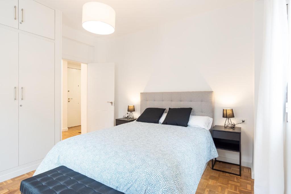 Postel nebo postele na pokoji v ubytování LUANDCIA Soho 3