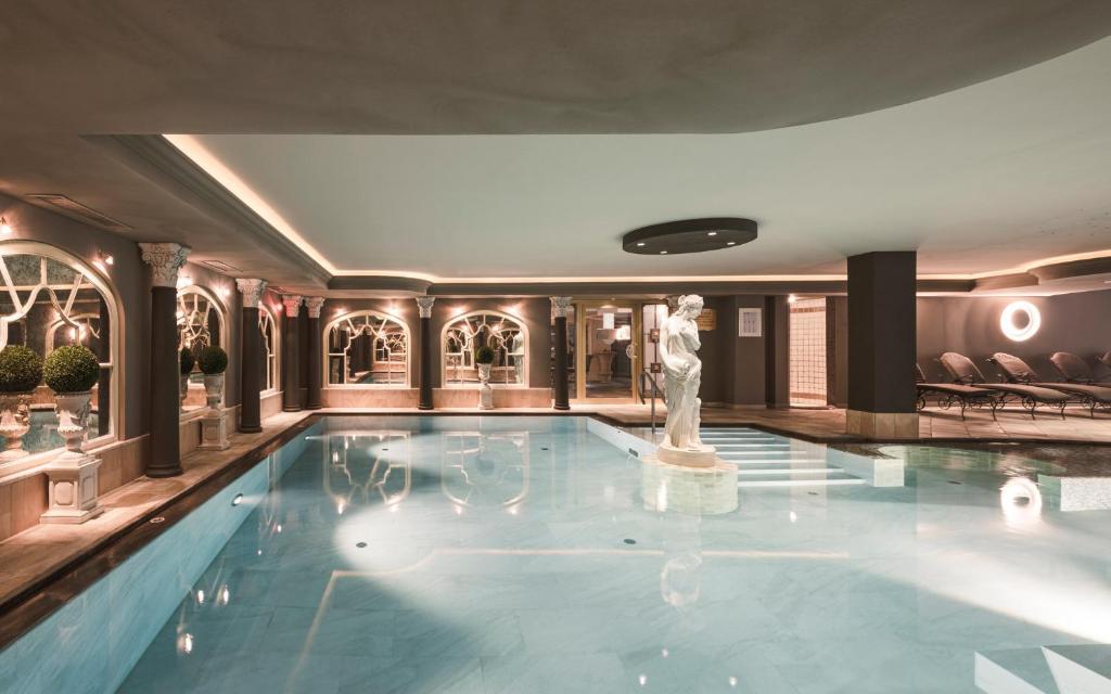 Bazén v ubytovaní Falkensteiner Hotel & Spa Falkensteinerhof alebo v jeho blízkosti