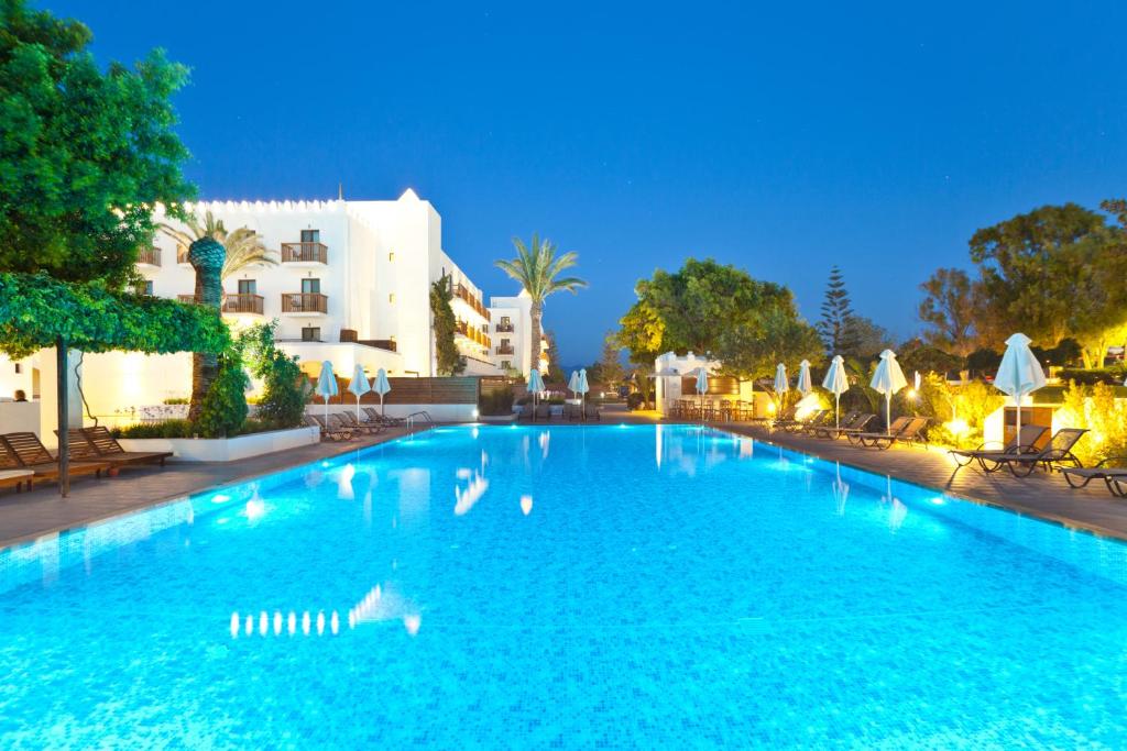 Bazén v ubytovaní Oceanis Beach & Spa Resort alebo v jeho blízkosti