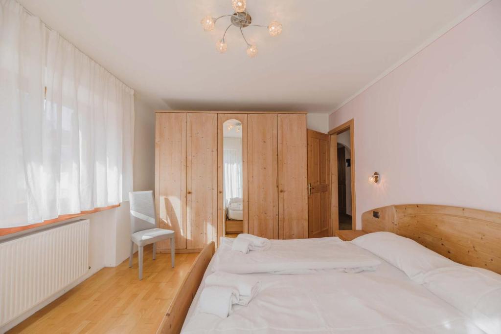 A bed or beds in a room at Appartamenti Cèsa Sorèie by AMA Val di Fassa
