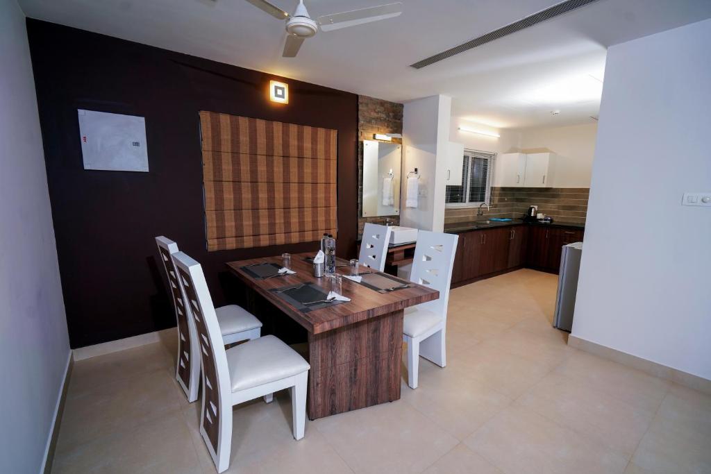 Kuchyň nebo kuchyňský kout v ubytování Lantern Apart Hotel
