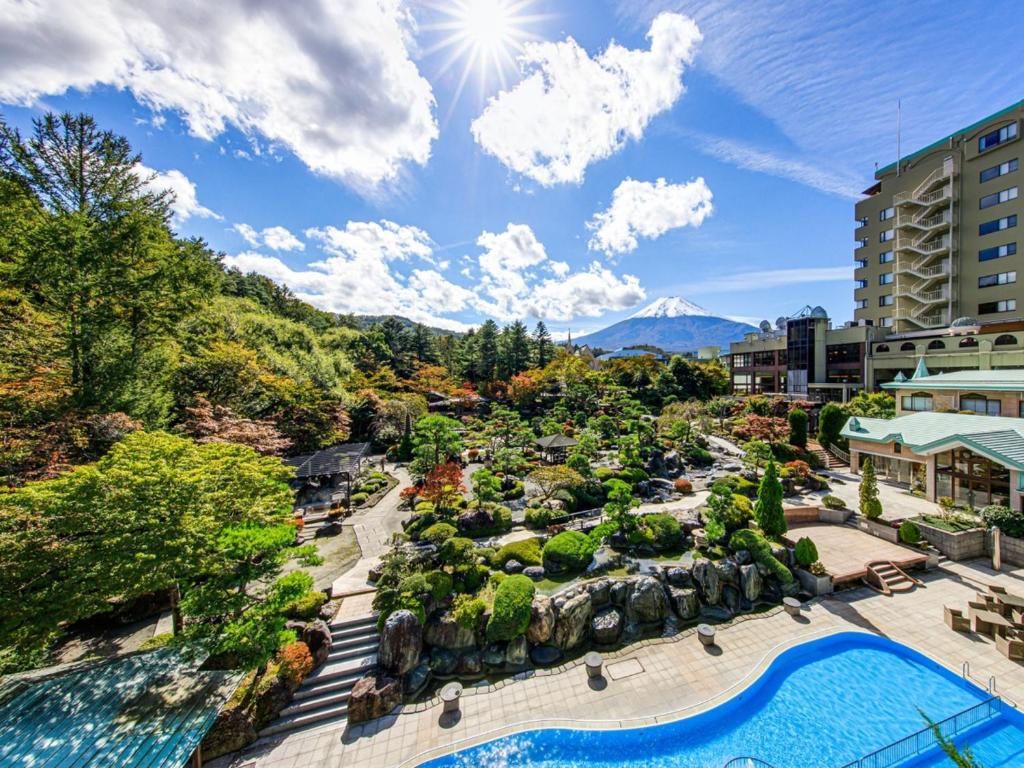 Nespecifikovaný výhled na hory nebo výhled na hory při pohledu z hotelu