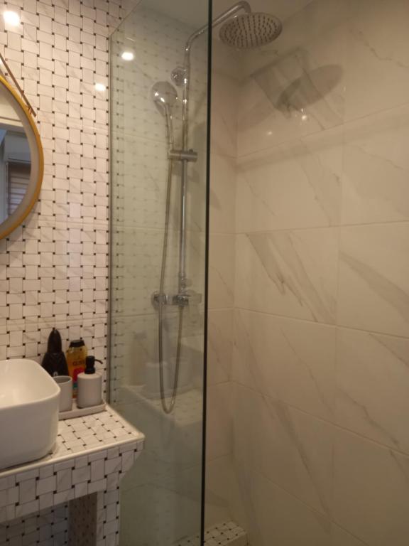 A bathroom at Apollonas Downtown - 1BR Lux Apartment - Tsimiski Ladadika - Explore Center by foot - Close to Aristotelous square
