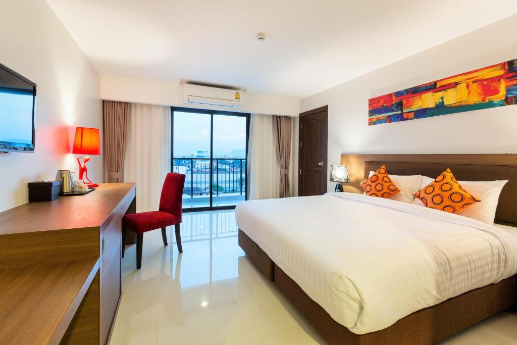 Postel nebo postele na pokoji v ubytování Riche Hua Hin Hotel - SHA Plus