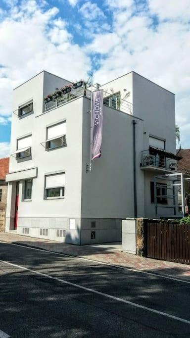 VÍCHOVA VILA_1935 - funkcionalistický skvost v Hořicích v Podkrkonoší - Appartement De Deux Chambres