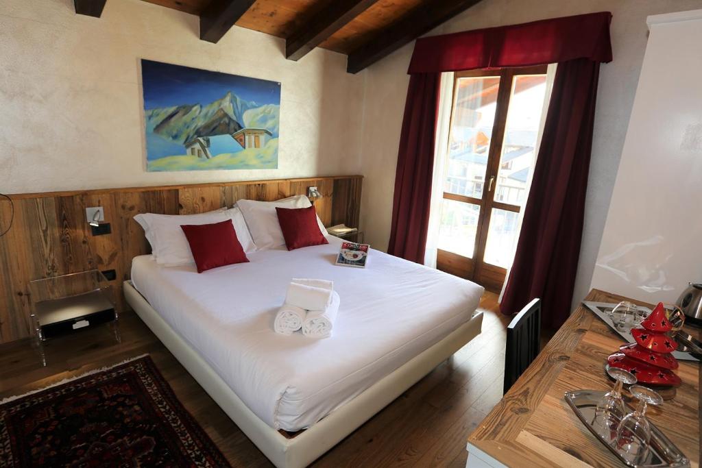 Postel nebo postele na pokoji v ubytování Hotel & Restaurant Le Charaban