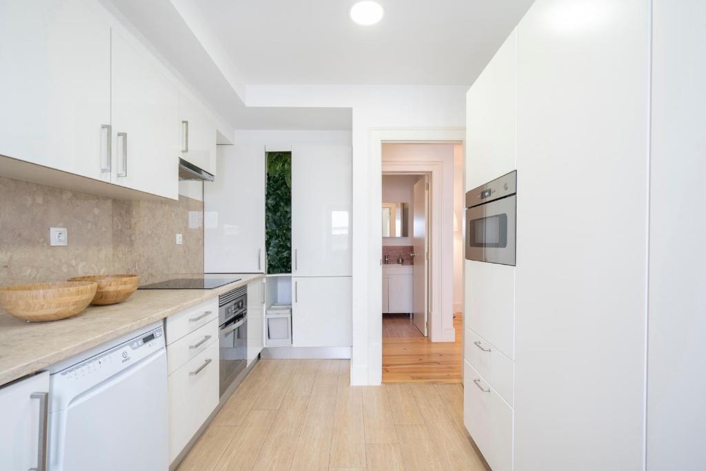 Warm and Cozy Parquet Flooring Apartment in Almada, Almada – Preços 2024  atualizados