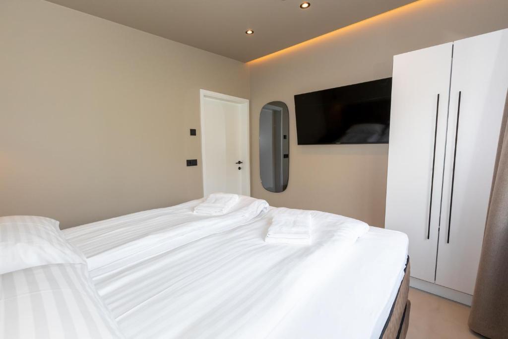 Postel nebo postele na pokoji v ubytování North Mountain View Suites