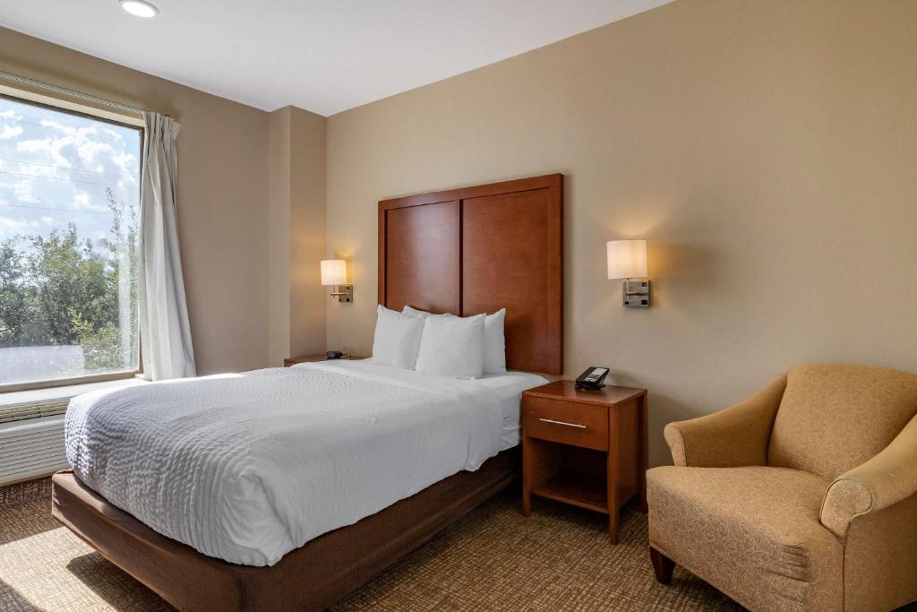 Comfort Suites Houston near Medical Center- NRG Stadium photo
