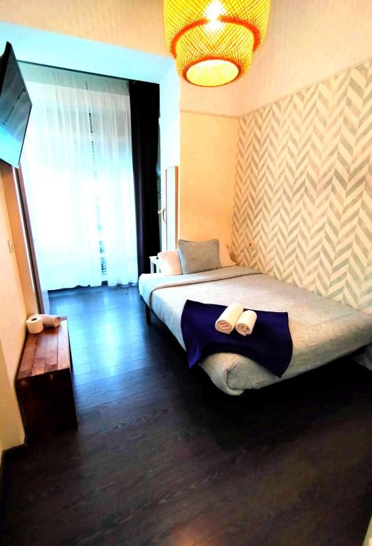 A bed or beds in a room at Hostal Mafer