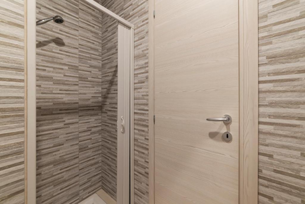 A bathroom at Clodia Apartments