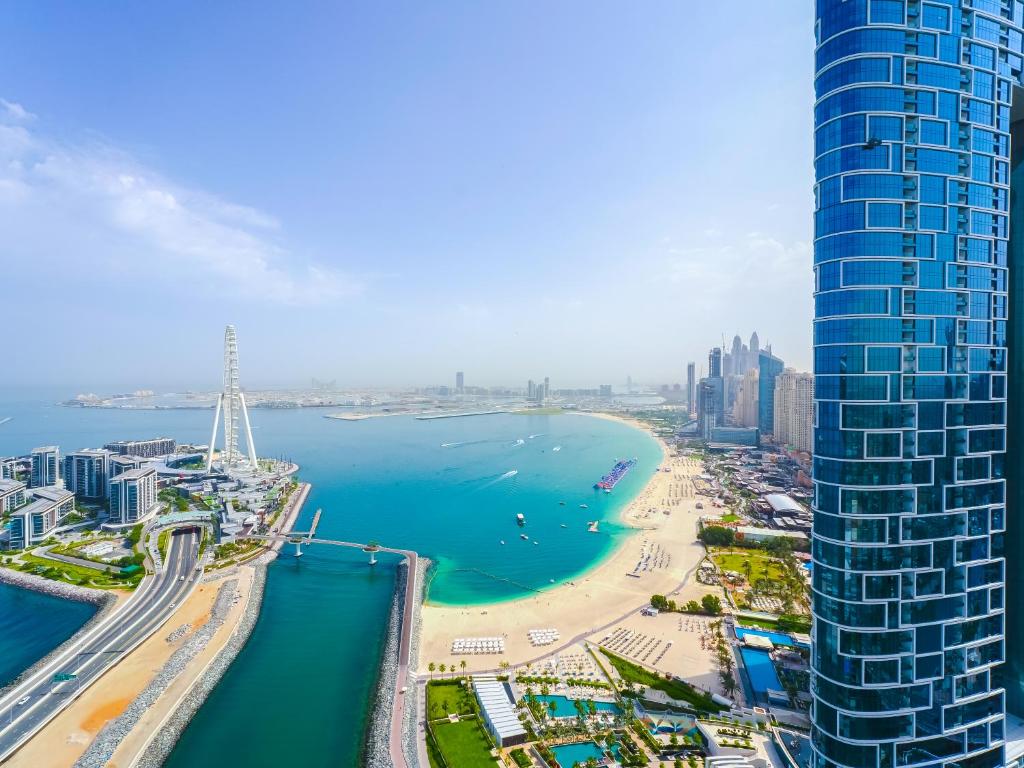 3 Bedroom Apartment in Marina with Ain Dubai Views, Dubai (prezzi