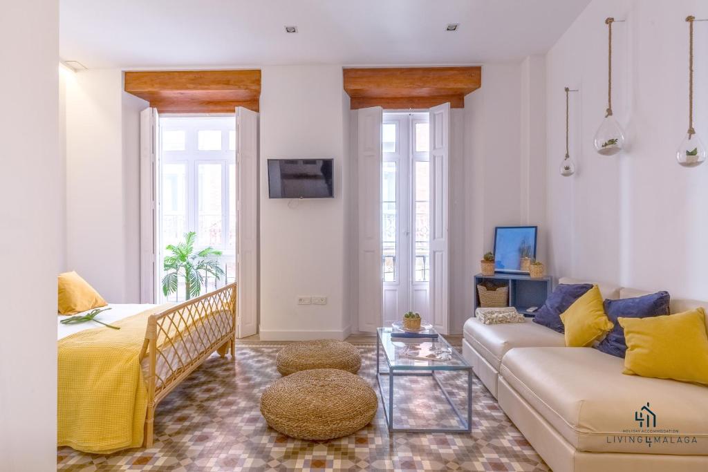 Living4Malaga Skyline Apartments - 