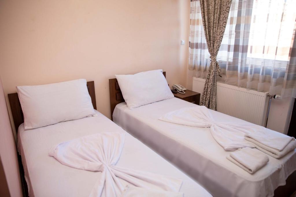 Hotel Leo - Budget Twin Room