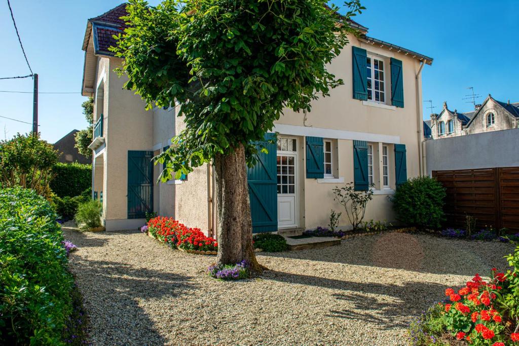 Vonkajšia záhrada v ubytovaní Maison charmante au Pouliguen avec accès direct à la plage