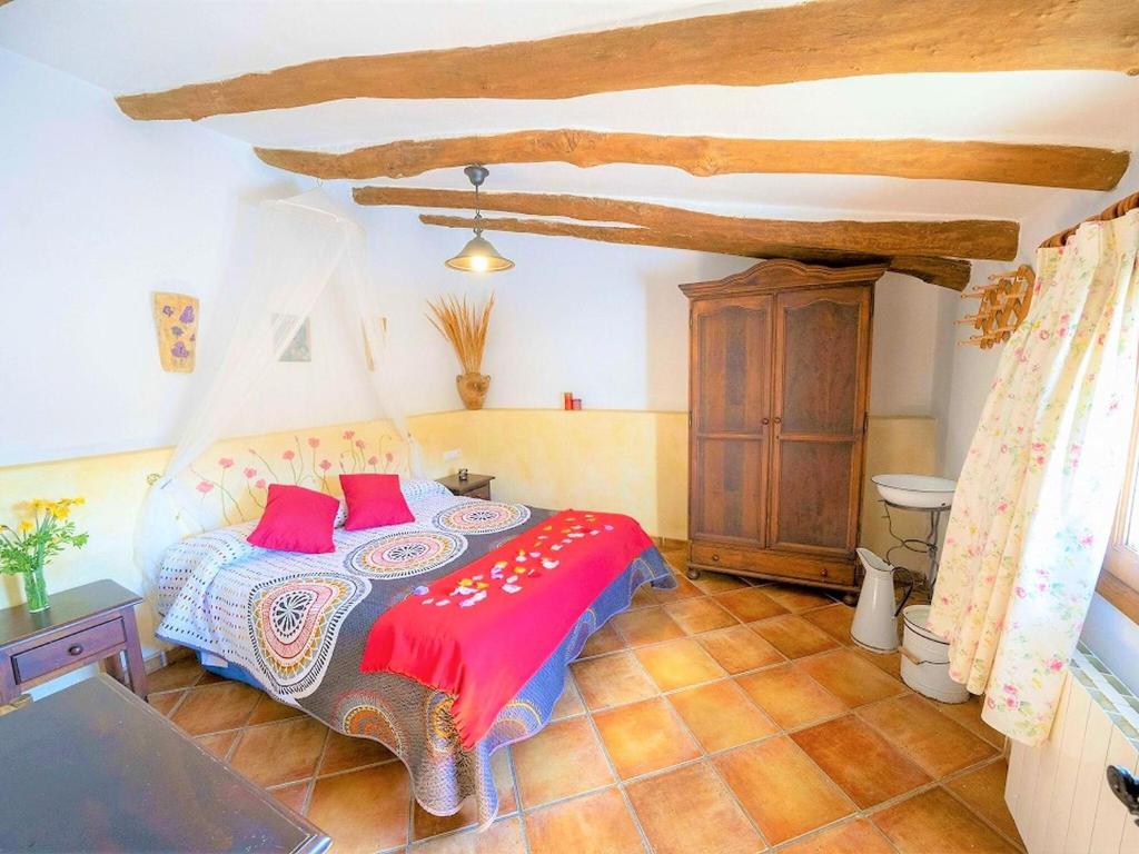 A bed or beds in a room at Belvilla by OYO San Marcos