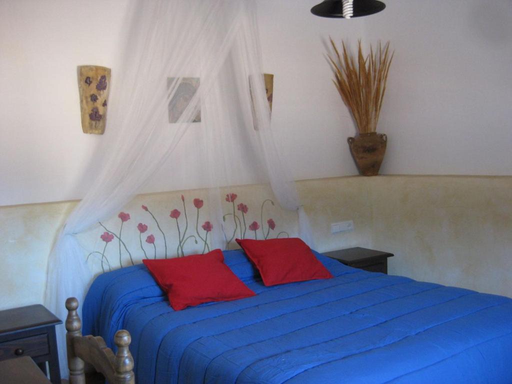 A bed or beds in a room at Belvilla by OYO San Marcos