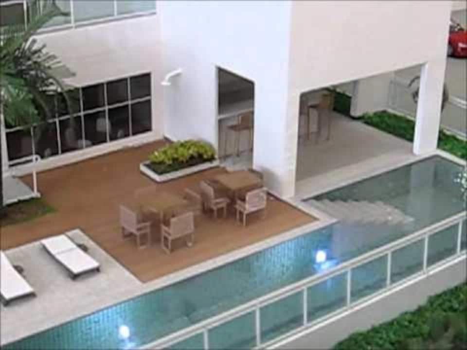 dom z basenem w środku w obiekcie PHD - Personal Home Design w São Paulo