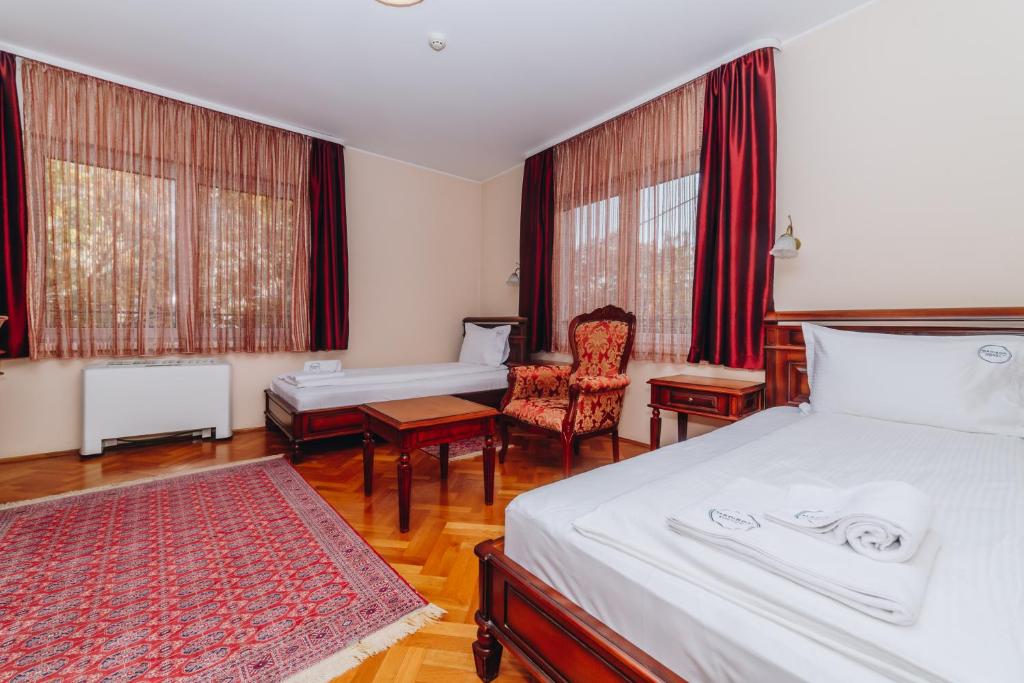 Postel nebo postele na pokoji v ubytování Hotel Madison Kragujevac