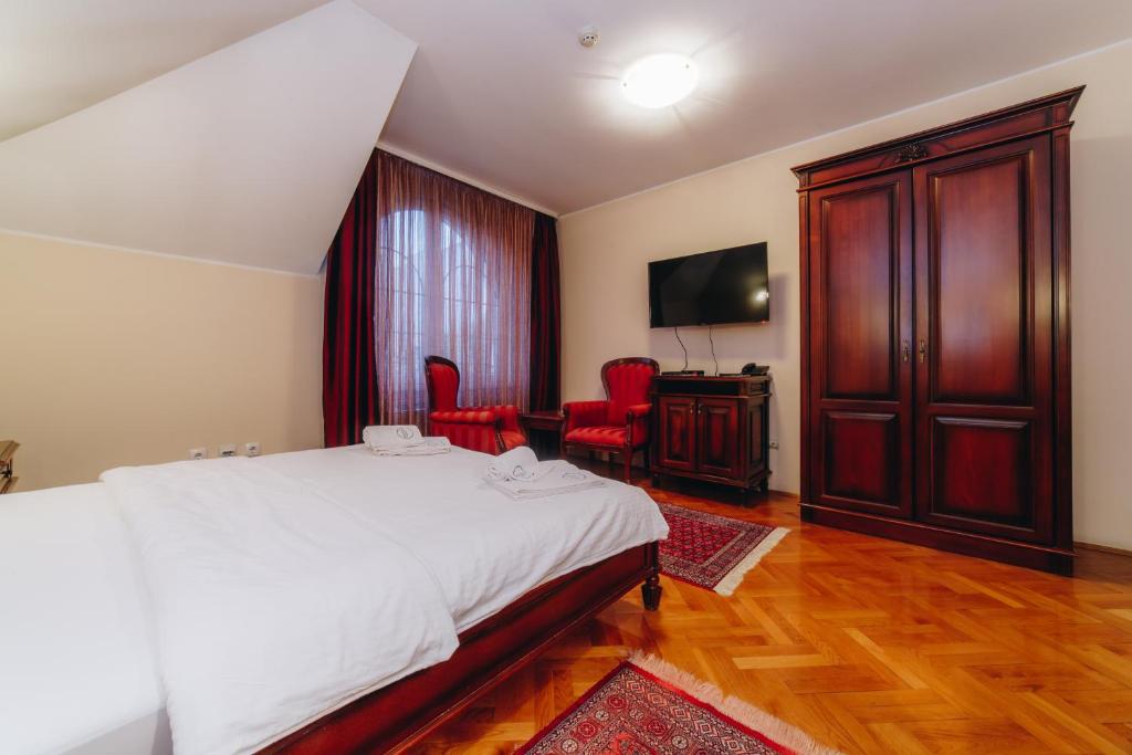 Postel nebo postele na pokoji v ubytování Hotel Madison Kragujevac