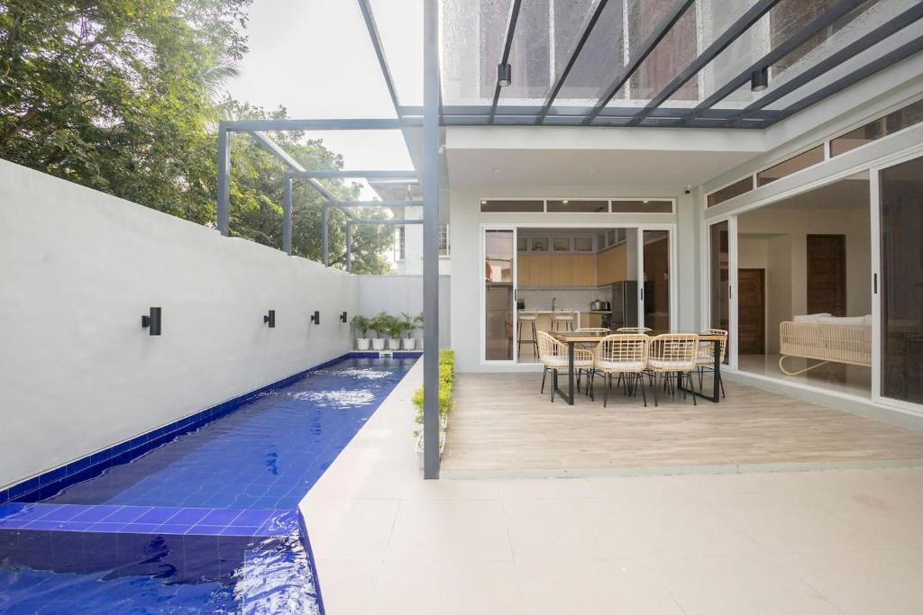 Πισίνα στο ή κοντά στο Addie's Place Camella Homes 2D Muntinlupa