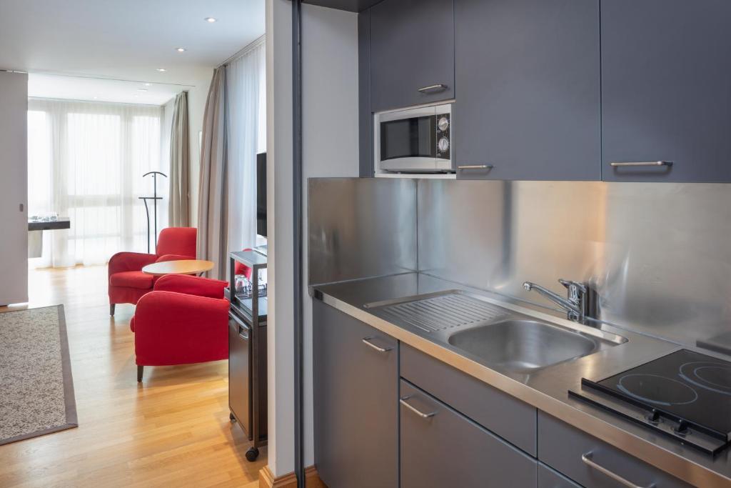 Kuchyň nebo kuchyňský kout v ubytování Hotel Baslertor