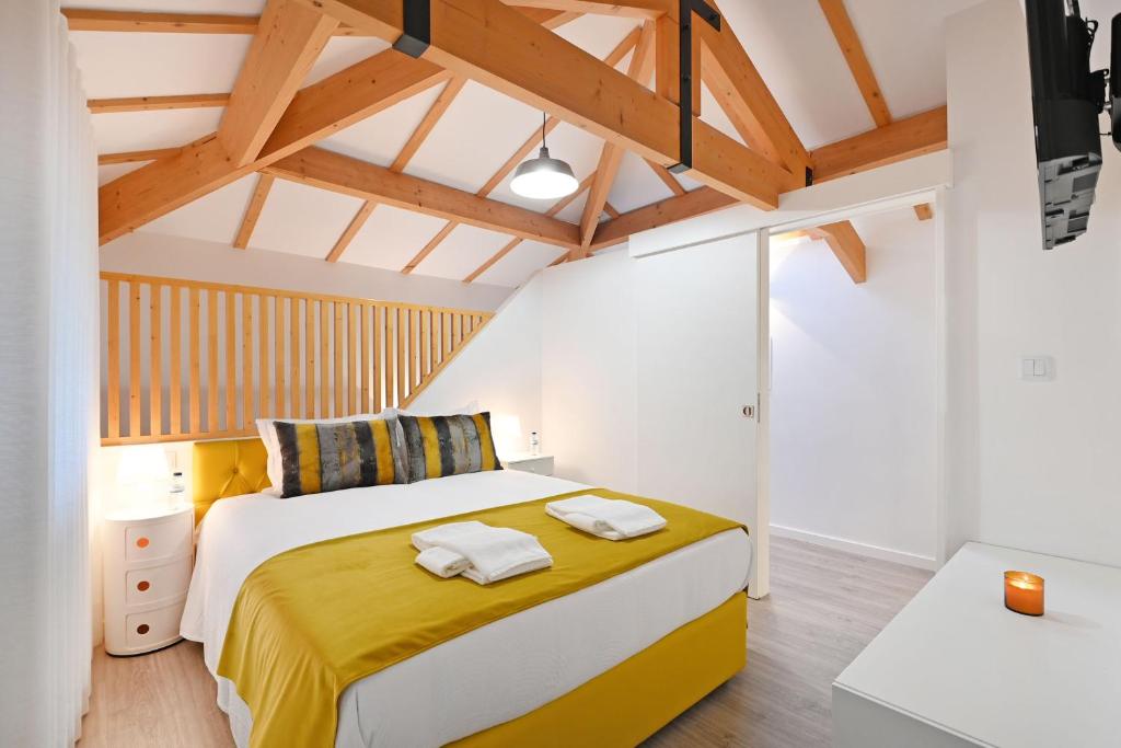 Ein Bett oder Betten in einem Zimmer der Unterkunft Travessa House C2 Porto City Center - by Guest SPA