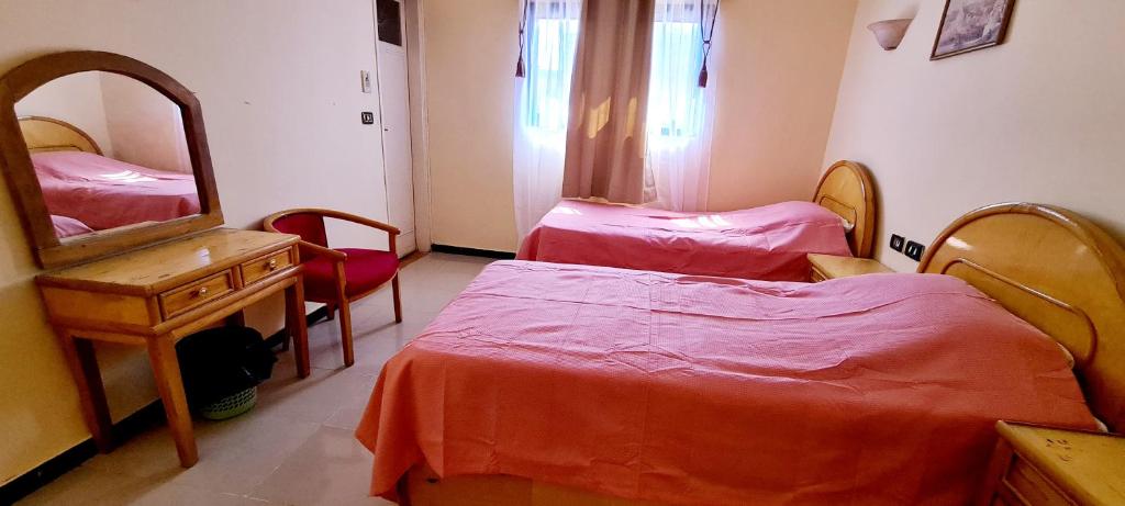 Postel nebo postele na pokoji v ubytování Senmut Luxory Rooms