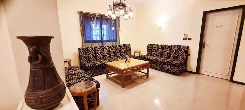 Posezení v ubytování Senmut Luxory Rooms