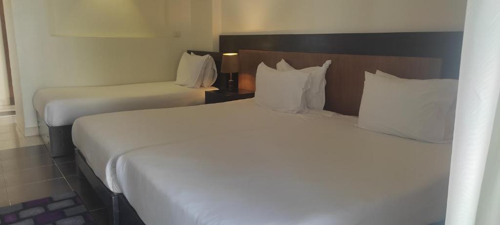 Postel nebo postele na pokoji v ubytování Mousa Coast Hotel & Spa